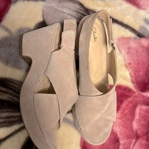 This shoe is so pretty tan color size 10 and so sexy